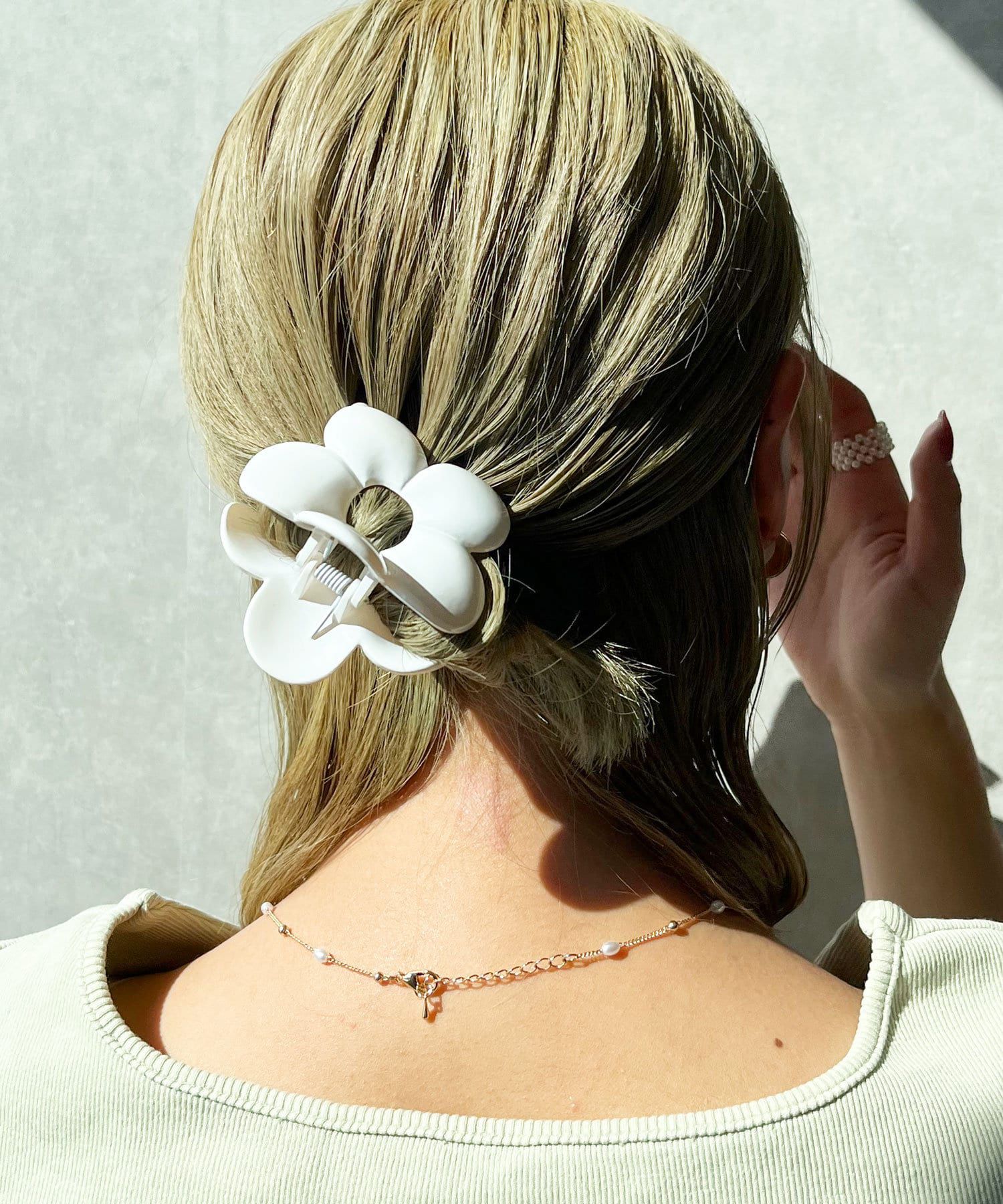 日本 Lattice - 大花花壓克力抓夾/髮夾-經典黑