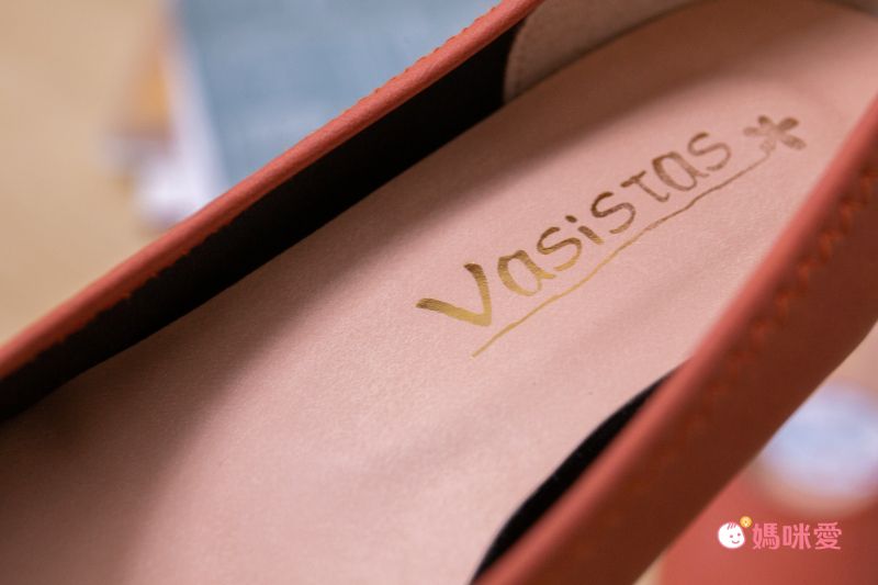 日本女裝代購 - 日本製 仿皮柔軟休閒楔形跟鞋-經典黑