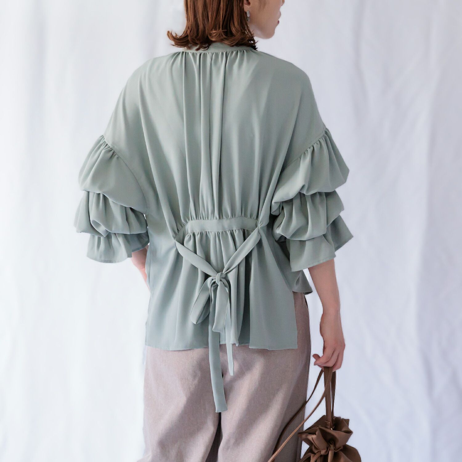 日本 ihuu - 甜美泡泡層次長袖襯衫-灰杏