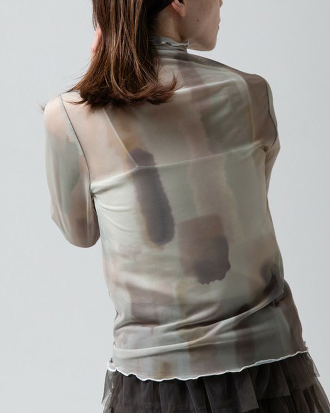 日本 gleam - 水彩畫風透膚皺摺高領長袖上衣-米棕x撞色系