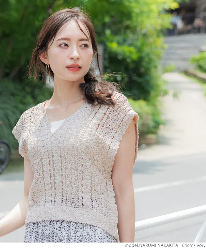 日本 COCA - 清新花朵鉤針小背心-米杏