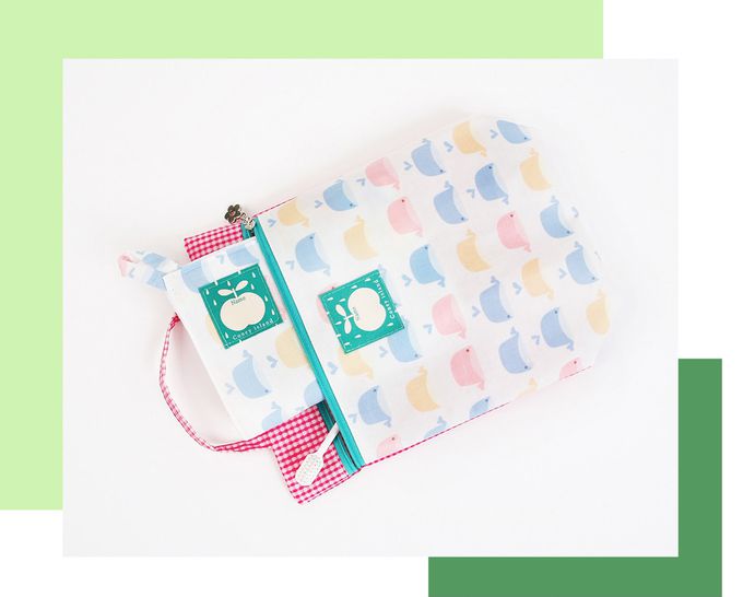 韓國 Coney Island - 多用途手提防水寬底收納袋-糖果鯨魚 (20.5X25X7cm)