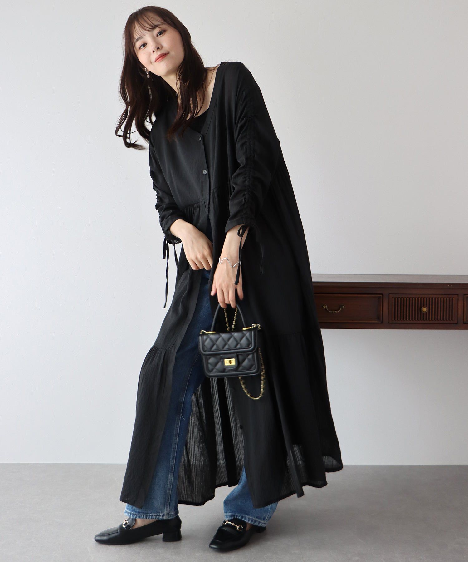 日本 BLUE EAST - 楊柳文藝抽繩長版襯衫-米杏