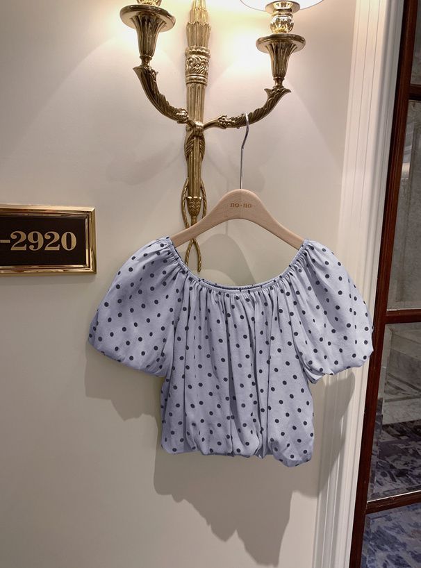 日本 GRL - 可愛泡泡袖點點短版上衣-淺米杏 (M)