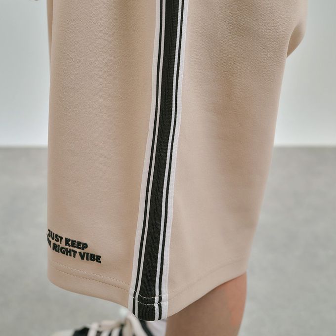 日本 b-ROOM - 通勤方便側邊條休閒短褲-灰藍