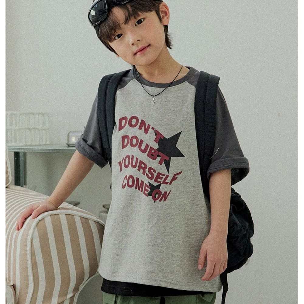 W.S.B. 純棉拼色短袖上衣-波浪造型文字印-淺灰X深灰