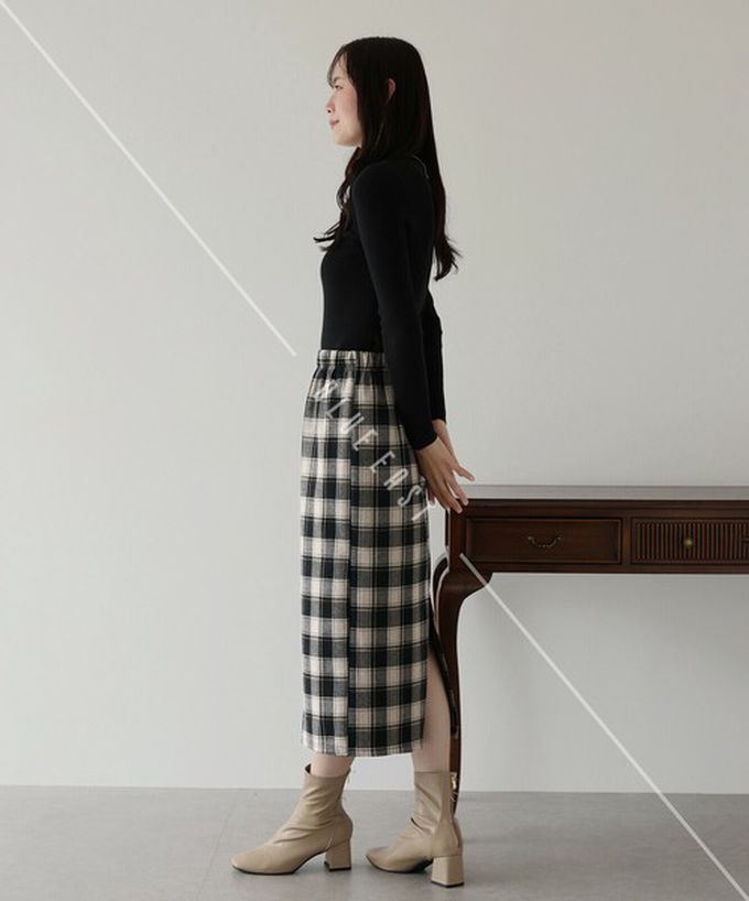 日本 BLUE EAST - 簡潔溫柔格紋後開叉合身長裙-黑x灰