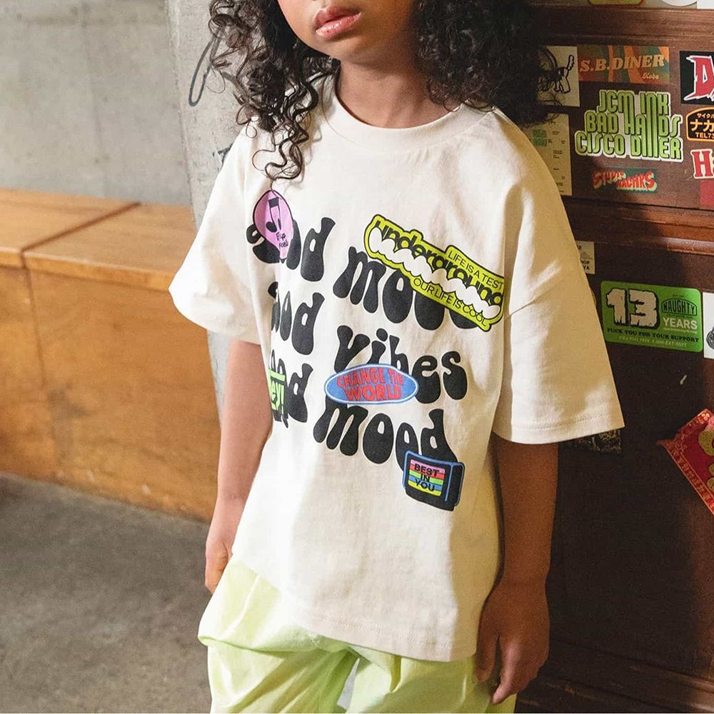 美式寬鬆感印花五分袖上衣-來聽音樂-白