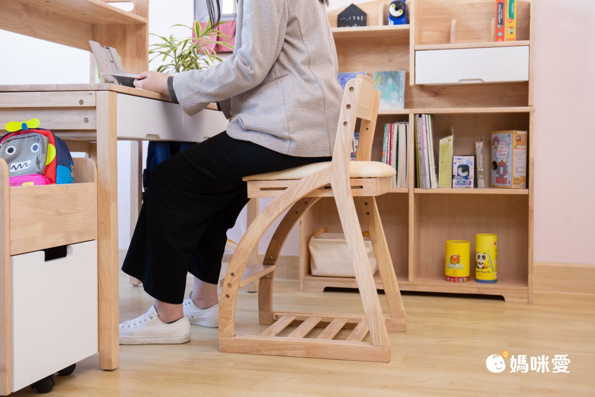 從小學用到成人【Man&Kids ∞無限成長實木桌椅】