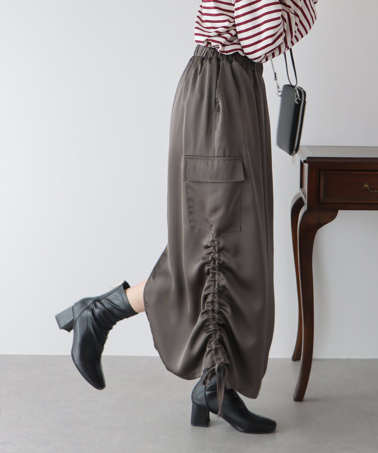 日本 BLUE EAST - 帥氣側抽繩工裝裙-深灰