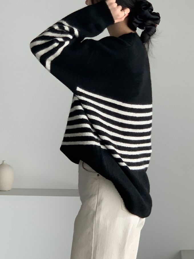 韓國女裝連線 - 條紋點綴寬鬆版型針織上衣-黑 (FREE)