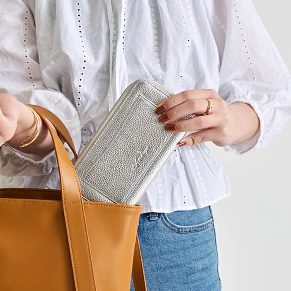 極輕巧-3cm薄型雅緻真皮長夾-霧銀 (17.3x9.2cm)