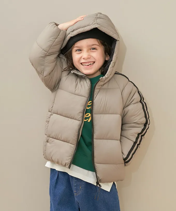 日本 devirock - 可機洗 輕量連帽保暖羽絨外套-手臂徽章-軍綠