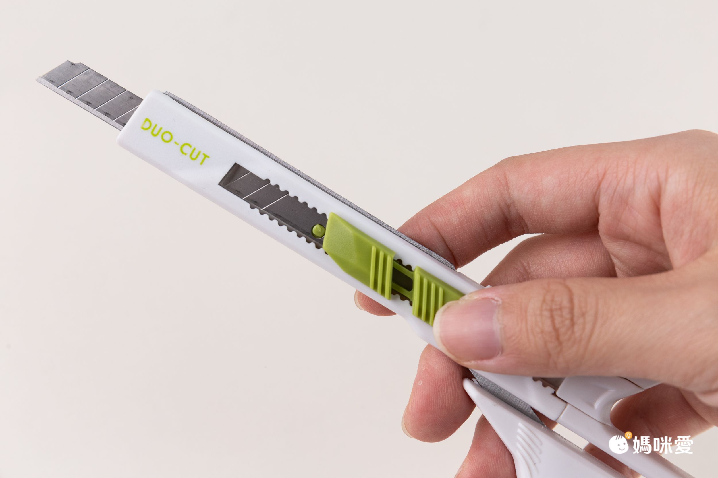 韓國代購 - DUO-CUT 開箱神器 2in1 剪剪刀/刀片-白X藍 (200mm x 70mm)