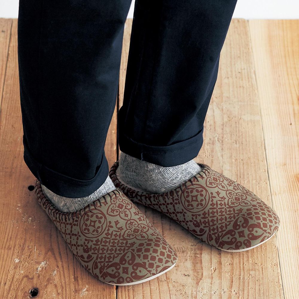 日本千趣會 - 刷毛保暖室內拖鞋-花磁磚-卡其