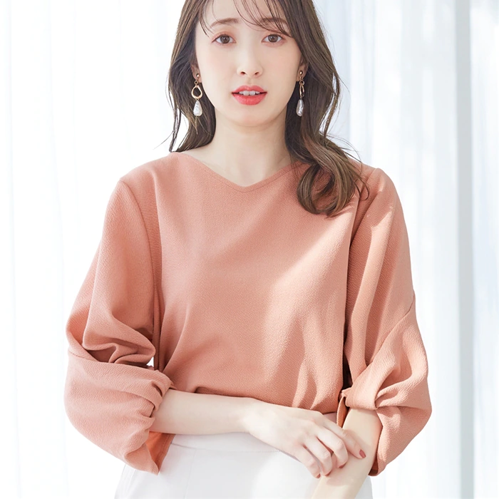 日本 BELLUNA - 內縮泡泡袖七分袖上衣-米