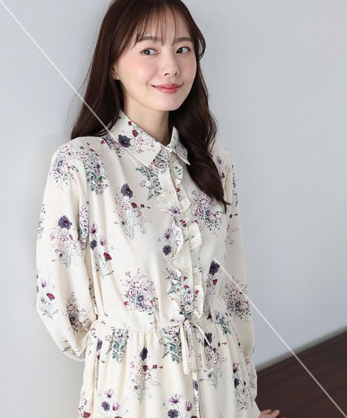 日本 BLUE EAST - 荷葉邊領唯美花卉長袖洋裝(腰抽繩)-米杏