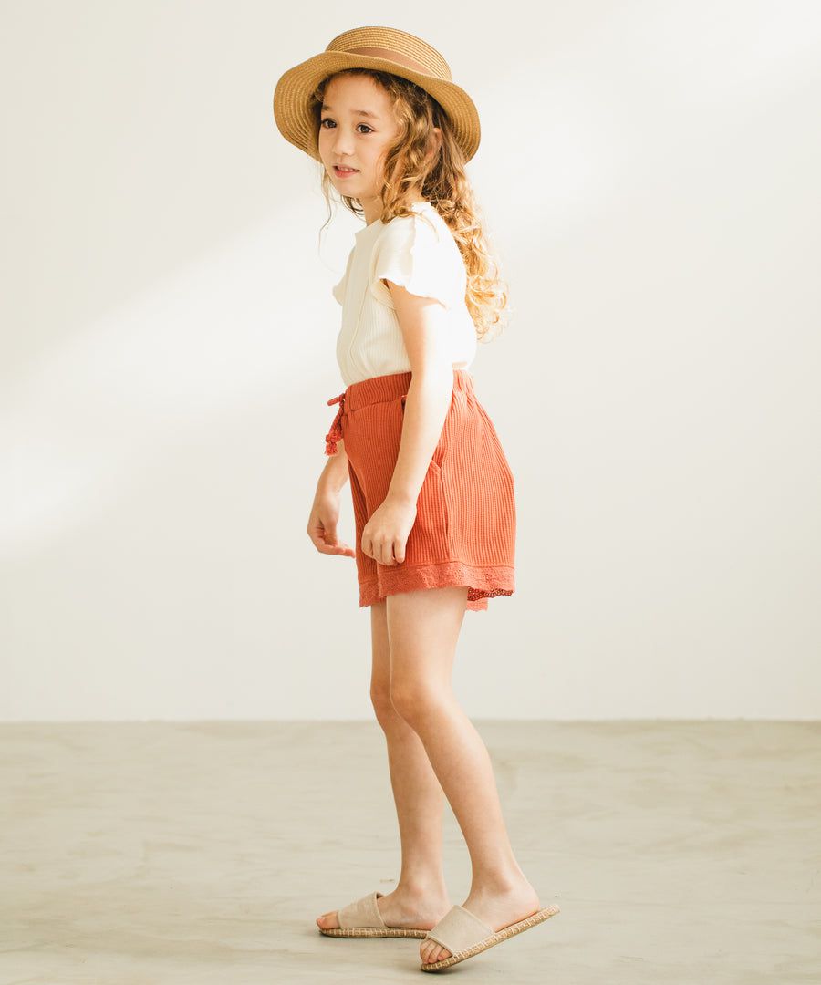 日本 PAIRMANON - 純棉鬆餅紋蕾絲拼接短褲-黑