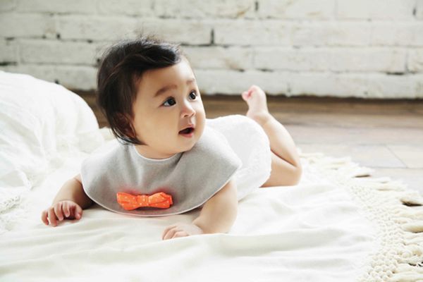 MARLMARL - 微笑圍兜兜-啾啾玩具系列-橘領結 (脖圍25-28cm)