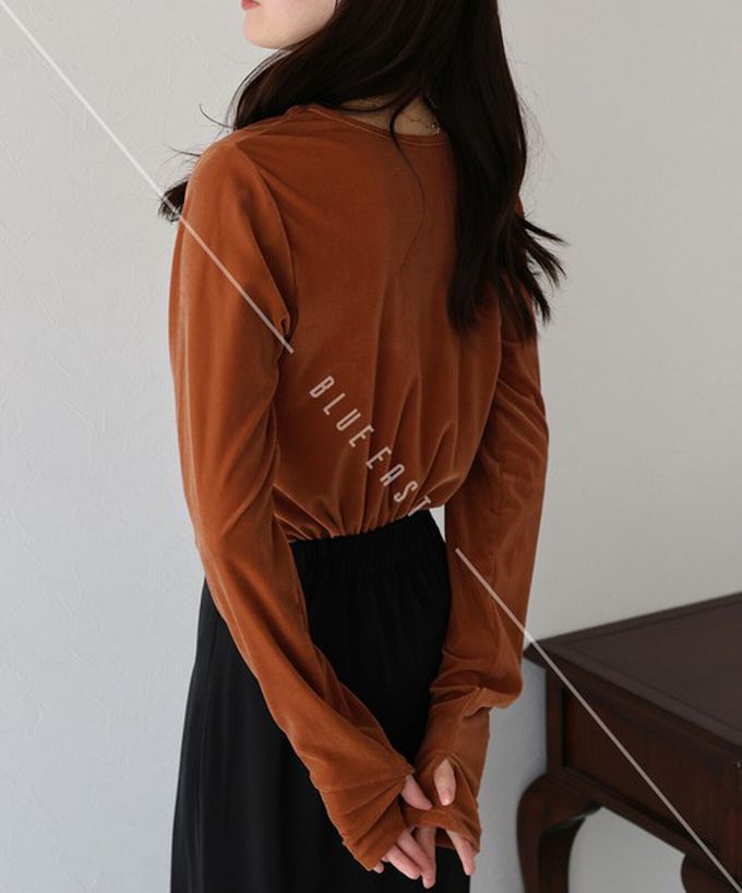 日本 BLUE EAST - 透明感光澤絨面船領長袖上衣-(指孔設計)-咖啡