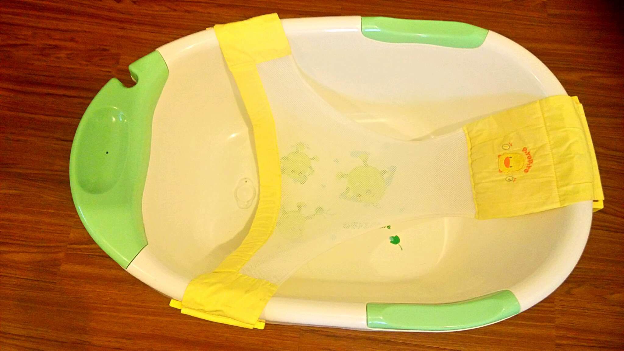 黃色小鴨牌，鬆緊可調， 沐浴網 沐浴床 很實用 賣100元