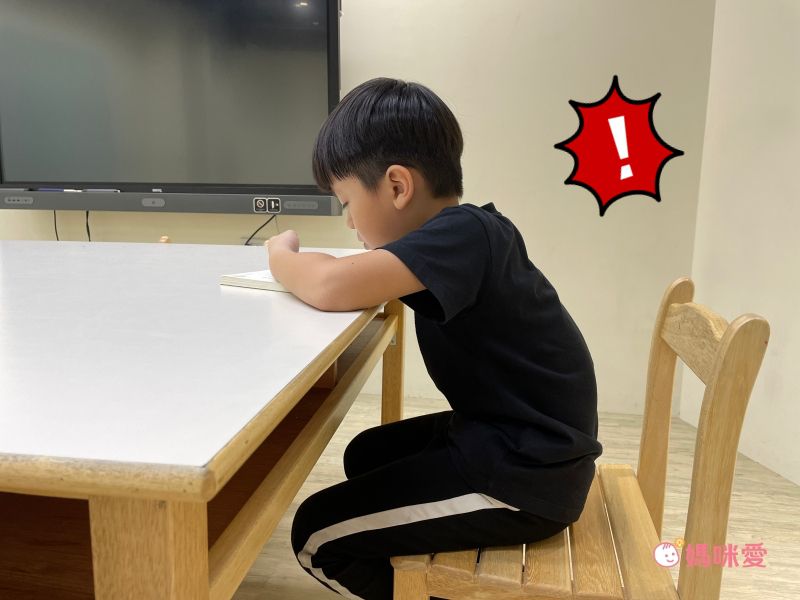 日本文具 SONIC - 人體工學 兒童學習椅墊