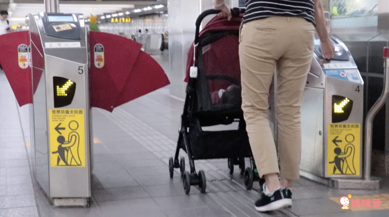 折疊推車最佳選擇！$5000元有找！收納面積最小【JOLLY 嬰兒手推車】單手秒收沒問題！