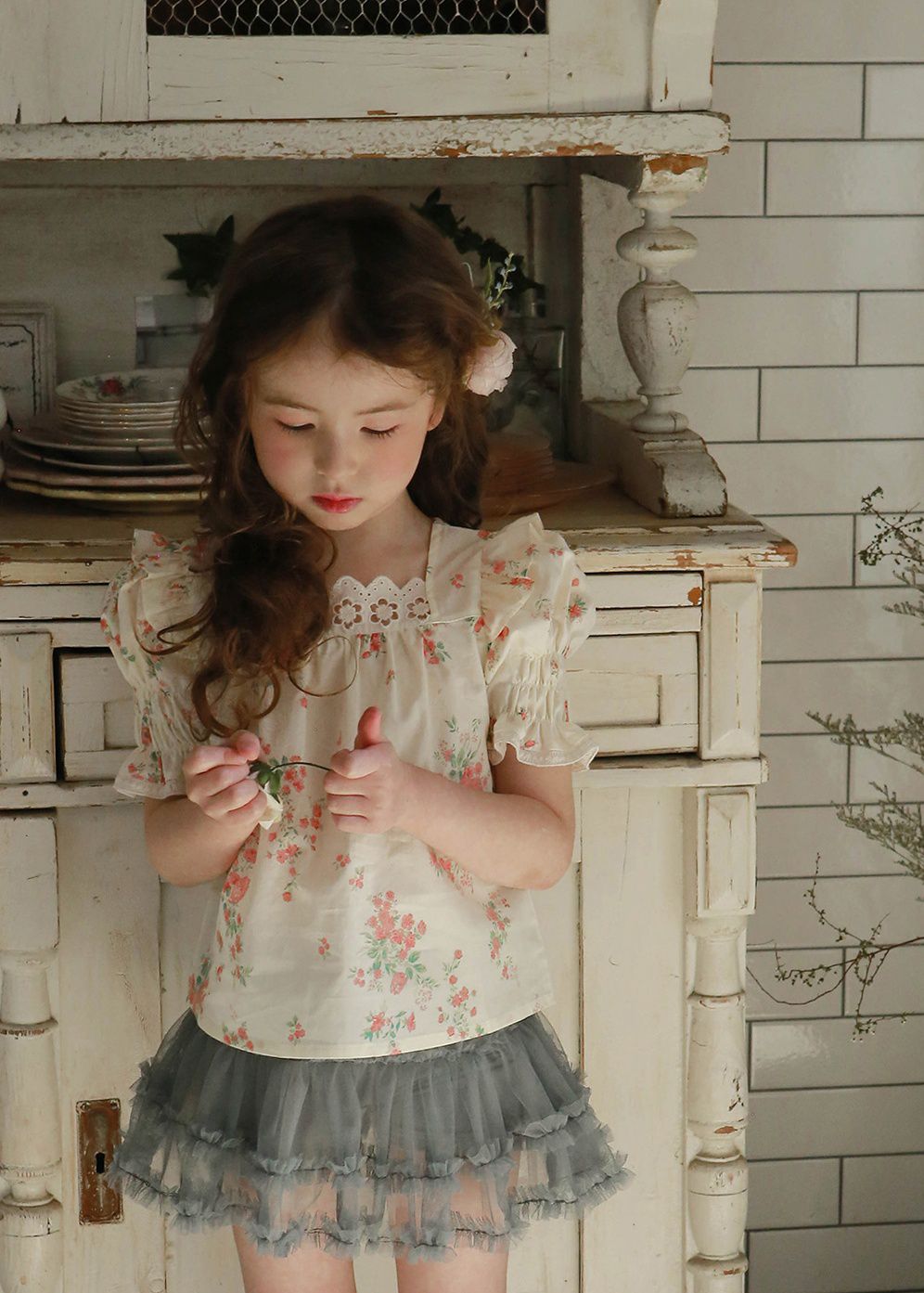 韓國 PuellaFLO - ㄩ字領公主袖花花上衣-米黃