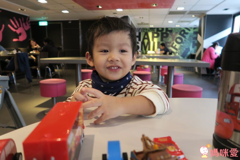 美國 Bazzle baby - 寶寶脖圍圍兜-繽紛愛心 (41*20cm/1入)