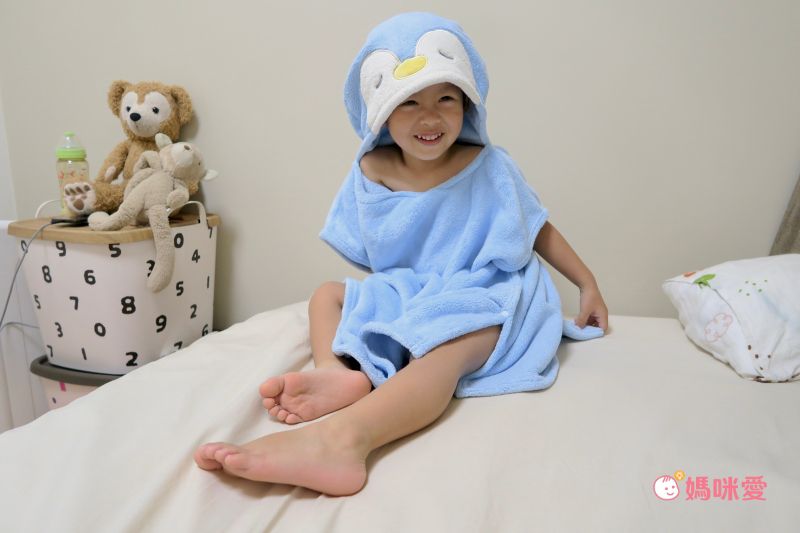 日本 LIV HEART - 5倍吸水力蓬鬆柔軟 兒童連帽背心浴袍-花貓-白 (長60cm)