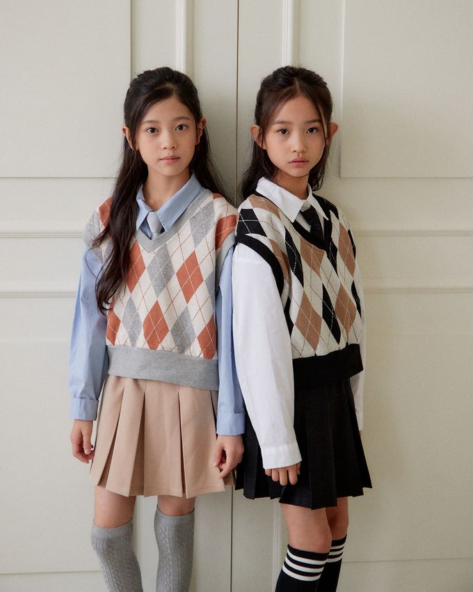 韓國 sm2 - 雙色V領菱格紋路搭配背心-黑X棕