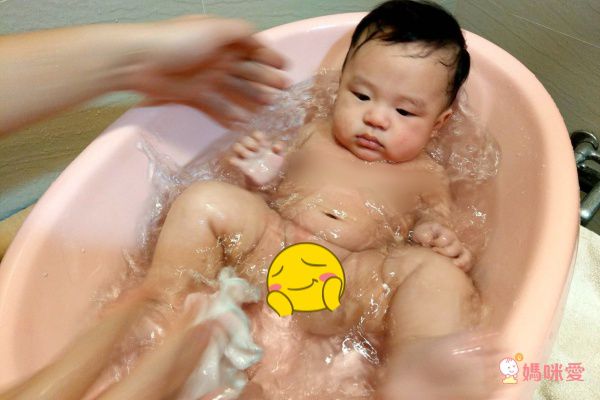 韓國 Sobble 棉花糖嬰幼兒澡盆，知名部落客、產後中心推薦！