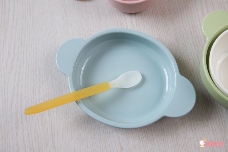 媽咪餵飯神器♡【日本 Combi】離乳餐具、圍兜！