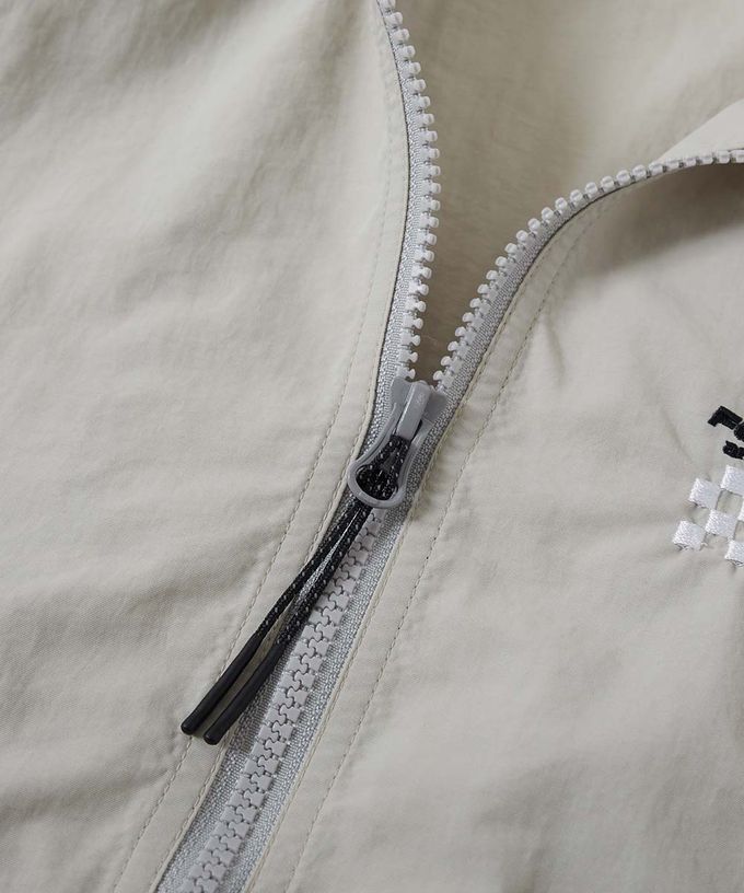 日本 devirock - 防潑水 袖配色輕量尼龍外套-刺繡logo-淺灰x天藍