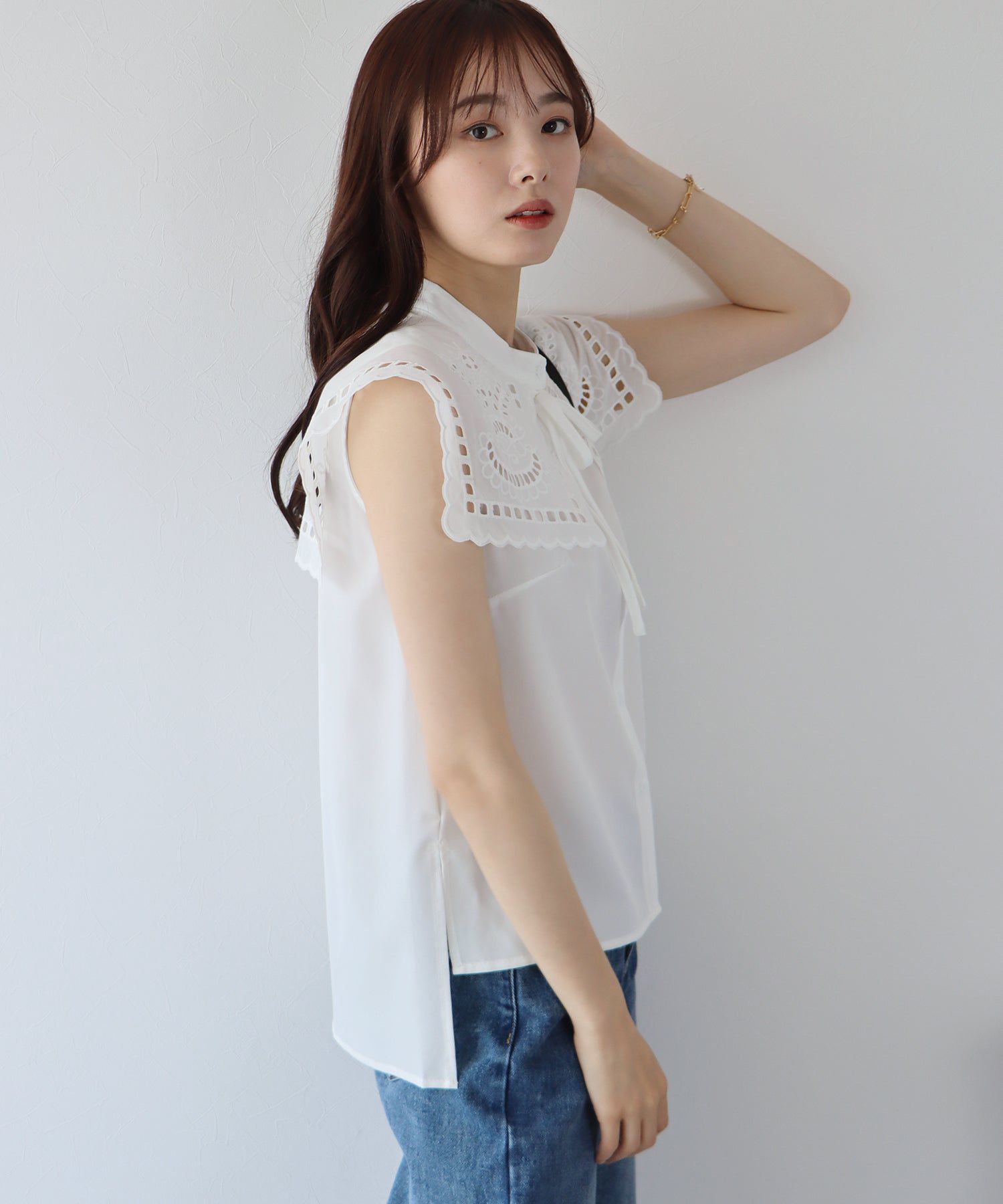 日本 BLUE EAST - 甜美蕾絲方領無袖上衣-水藍