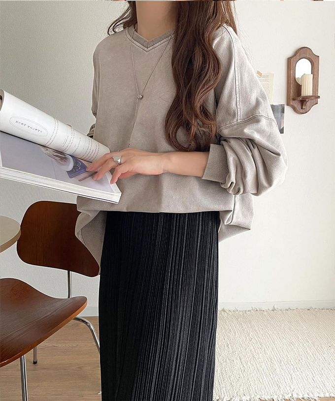 日本 Classical Elf - 俐落洗舊感V領寬版長袖T恤-炭黑