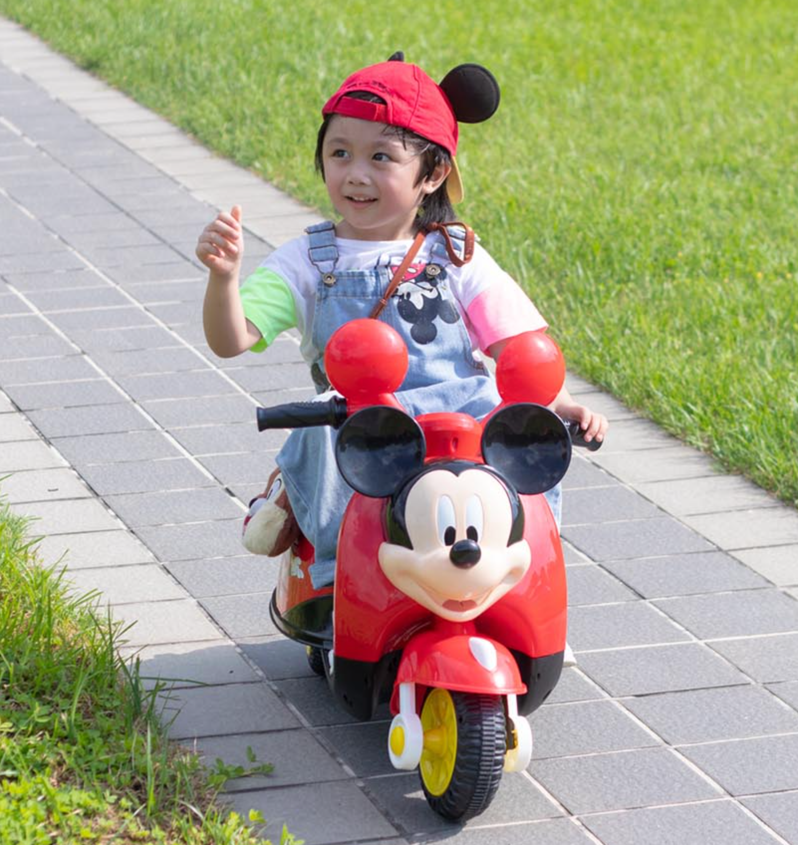 聰明媽咪兒童超跑 - 迪士尼米奇造型 正版授權 兒童電動摩托車-紅黑色