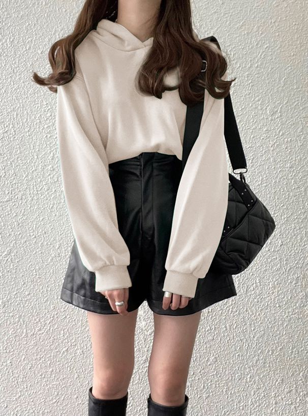 日本 GRL - 顯瘦時尚高腰皮革短褲-簡約黑