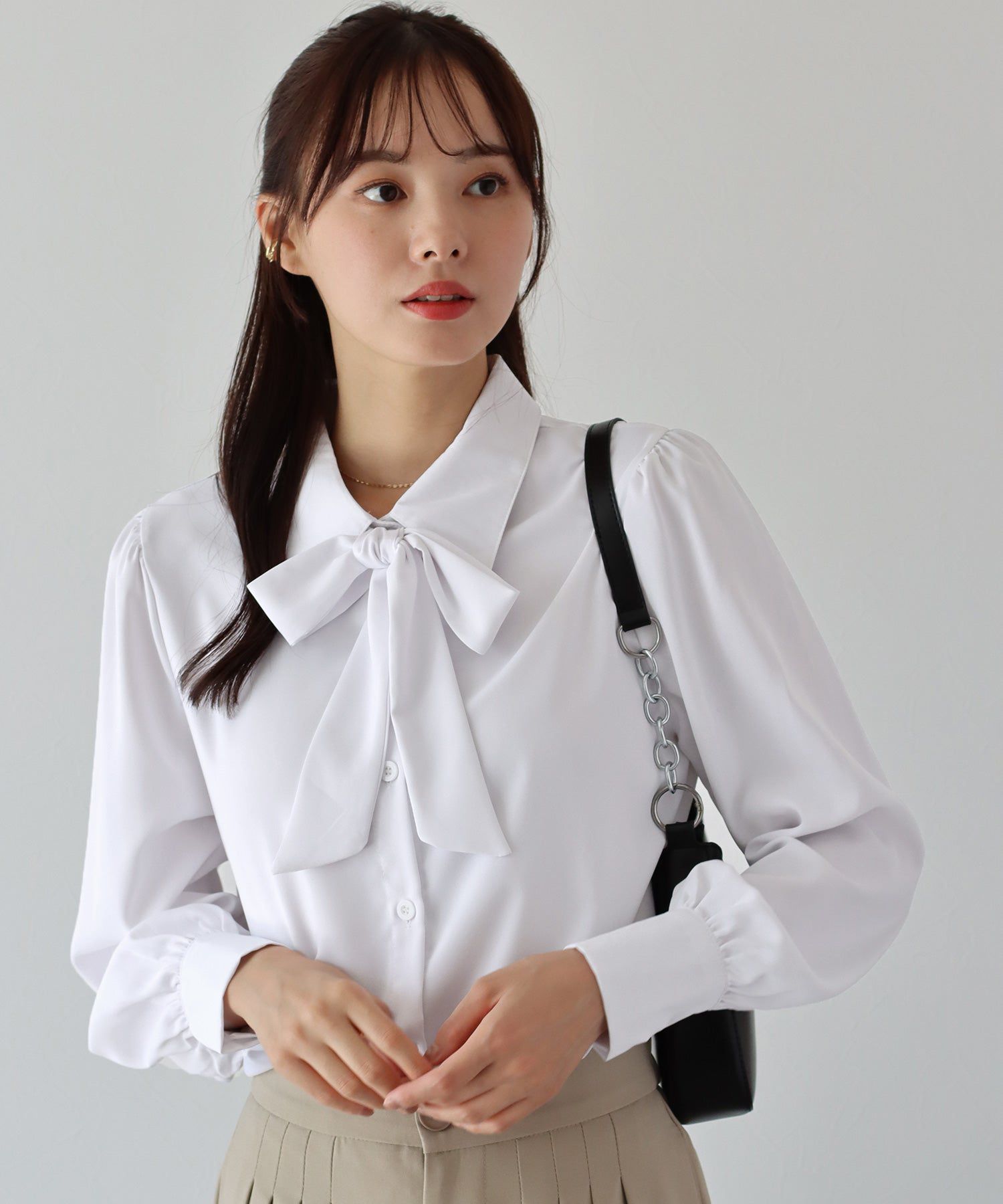 日本 BLUE EAST - 優雅紐結雪紡長袖襯衫-印花-淺杏