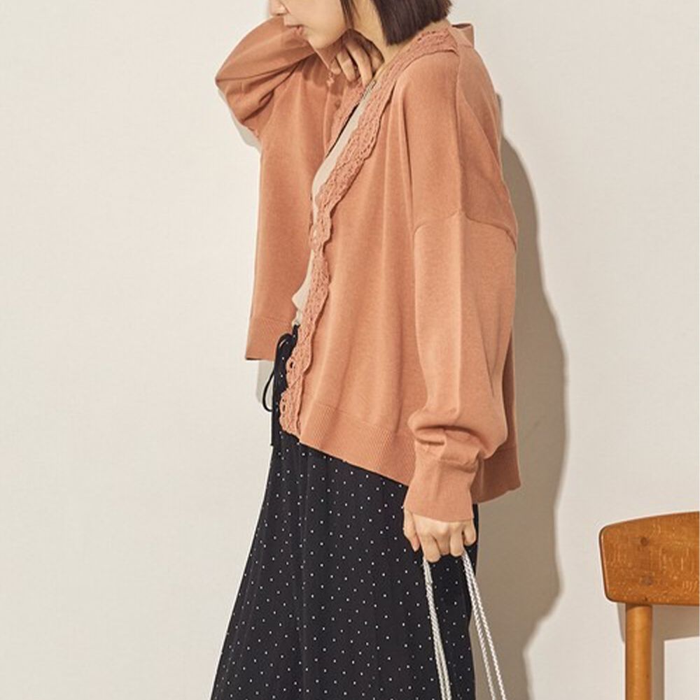 清新女伶混棉蕾絲拼接開襟衫-粉橘
