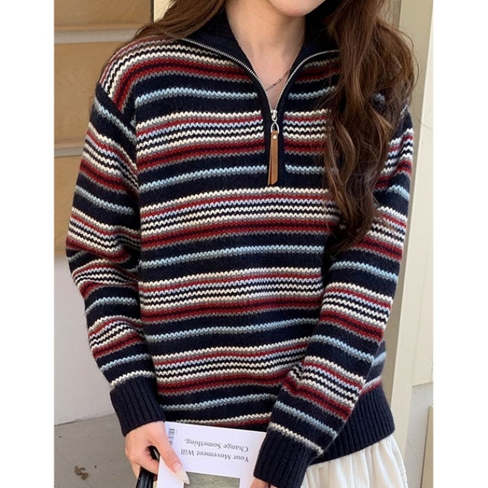 慵懶風格半拉鏈條紋長袖針織上衣-藏青 (F)