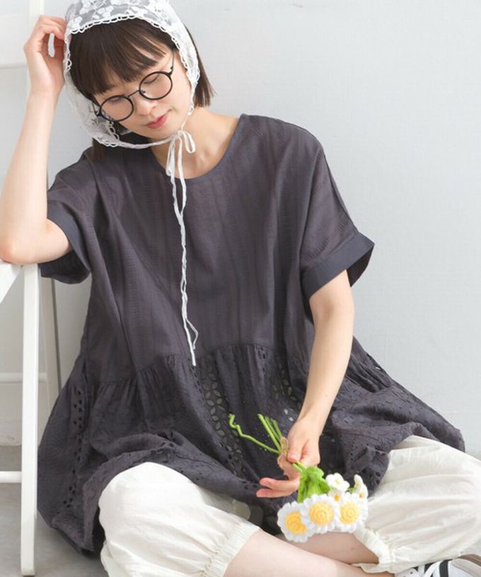 日本 Lupilien - 100%印度棉 柔美緹花長版短袖上衣-炭灰