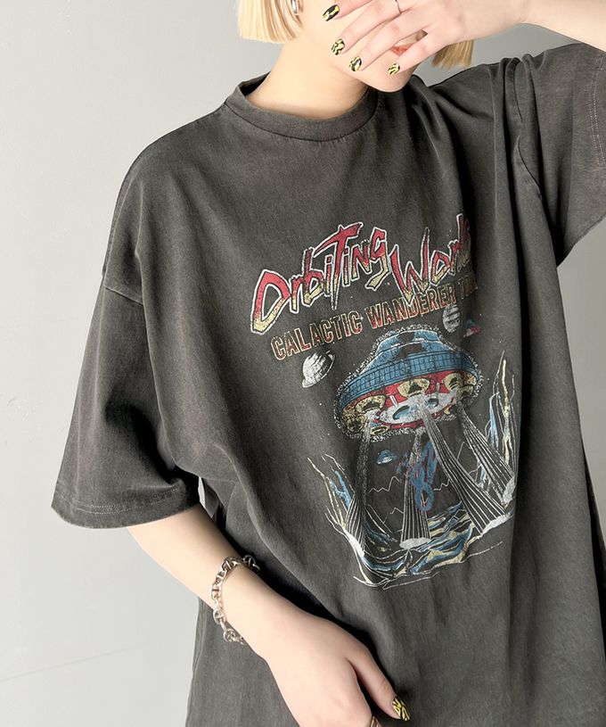 日本 Classical Elf - JAVA 刷色感酷帥印花寬版T恤-炭灰-摩天大樓