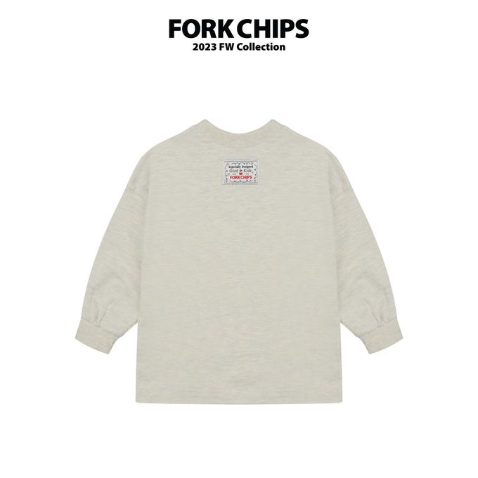 韓國 FORK CHIPS - 品牌刺繡點綴圓領長袖上衣-淺燕麥灰