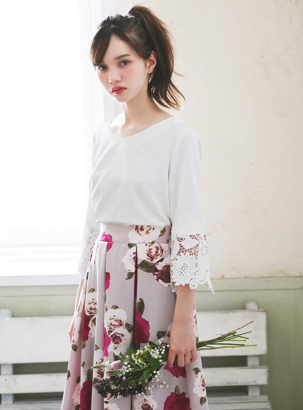 日本 GRL - V領花朵蕾絲拼接長袖上衣-灰藍