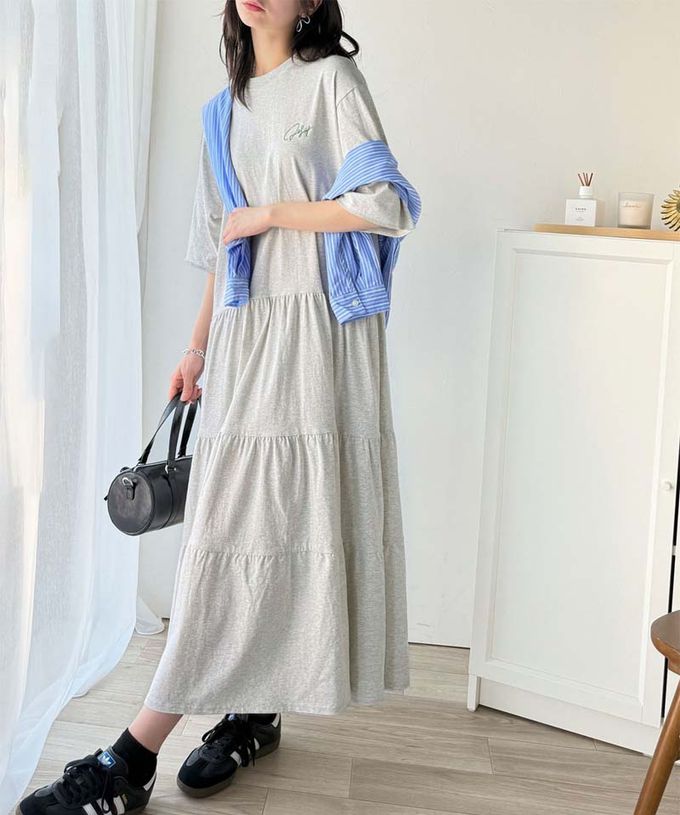 日本 Classical Elf - 背後美式印花休閒廓形短袖洋裝-炭灰