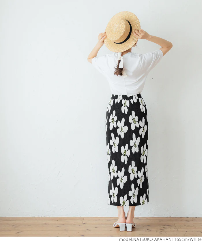 日本 COCA - 熱情花朵細摺長裙-黑底白花