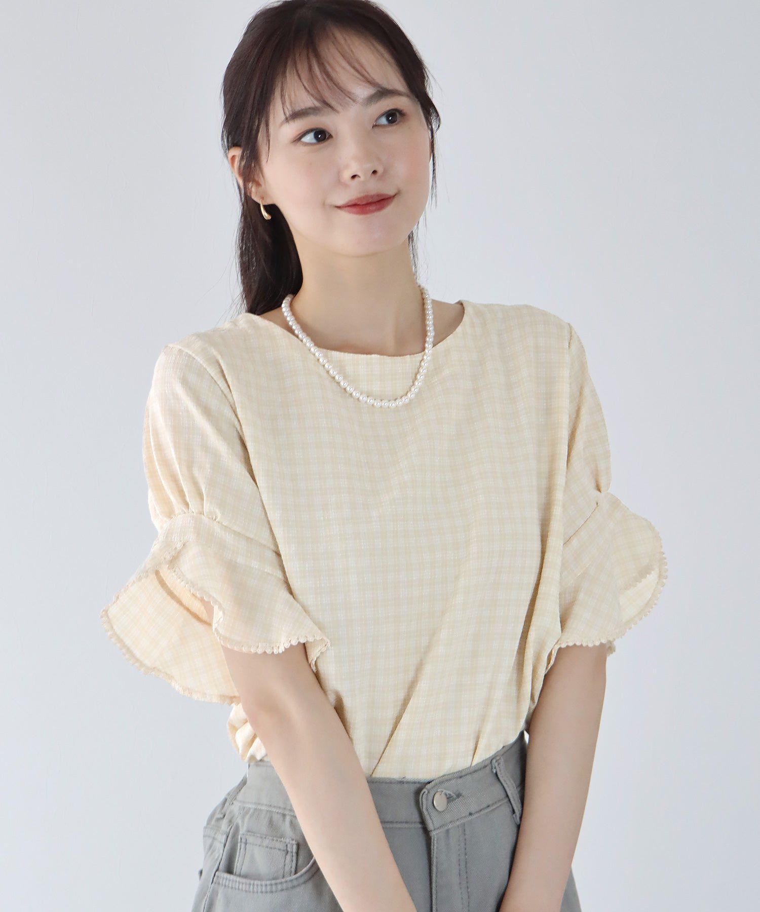 日本 BLUE EAST - 圓領小格紋荷葉五分袖上衣-水藍