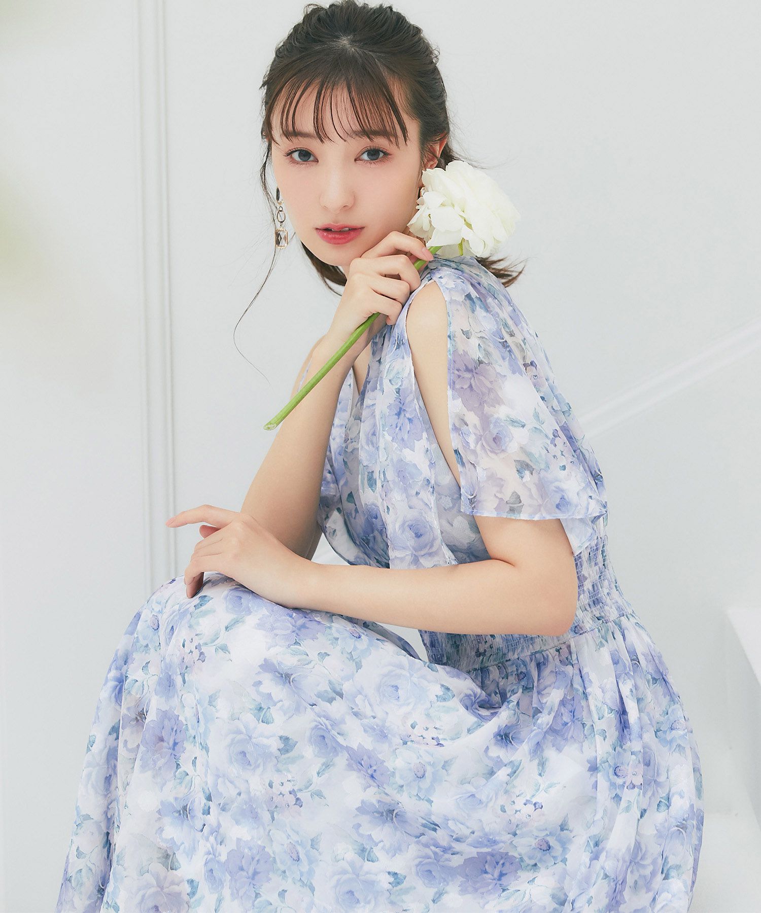 日本 tocco-closet - 後綁帶浪漫暈染碎花雪紡洋裝-水藍