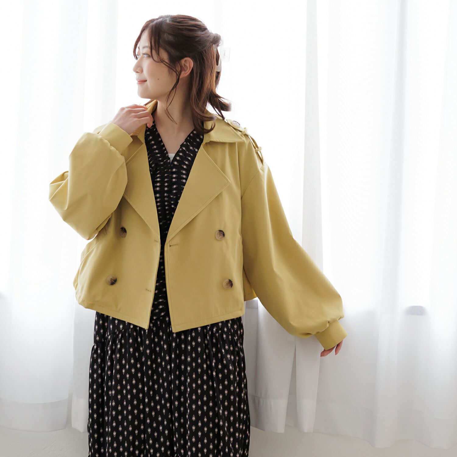 日本 ihuu - 肩緞帶騎士風短版風衣外套-淺軍綠